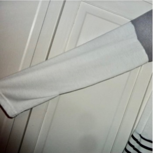 Flattering Top for Leggings Size Medium, White Gray Black Stripes, like new - Picture 7 of 9